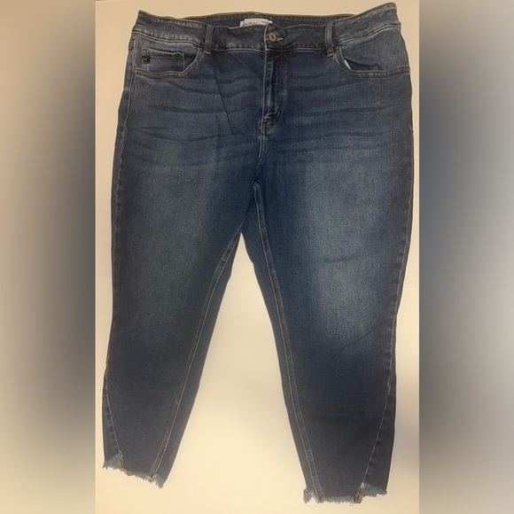 KanCan‎ Skinny Mid Rise Frayed Hem Jeans Medium Wash Women’s Plus Size 22 - Picture 2 of 7